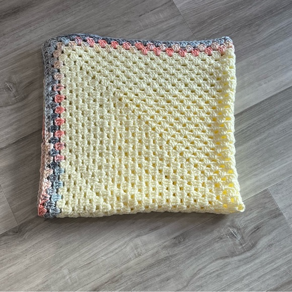 New Handmade Crochet Pastel Yellow Granny Square Blanket - Picture 5 of 14